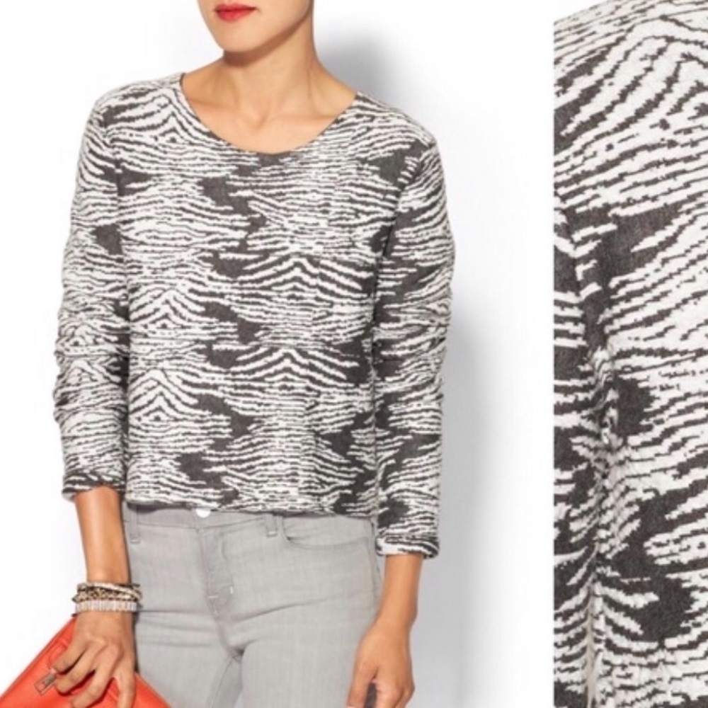 TOWNSEN gray and white cropped sweater